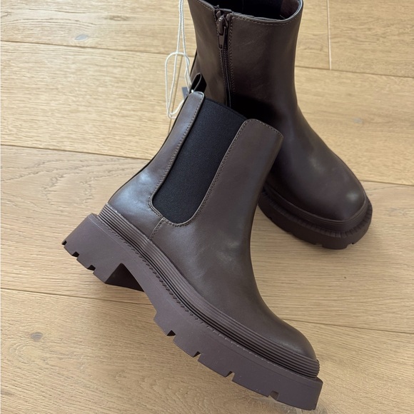 NWT American Eagle Chelsea Boot Dark Brown size 6 Woman’s - Picture 3 of 6